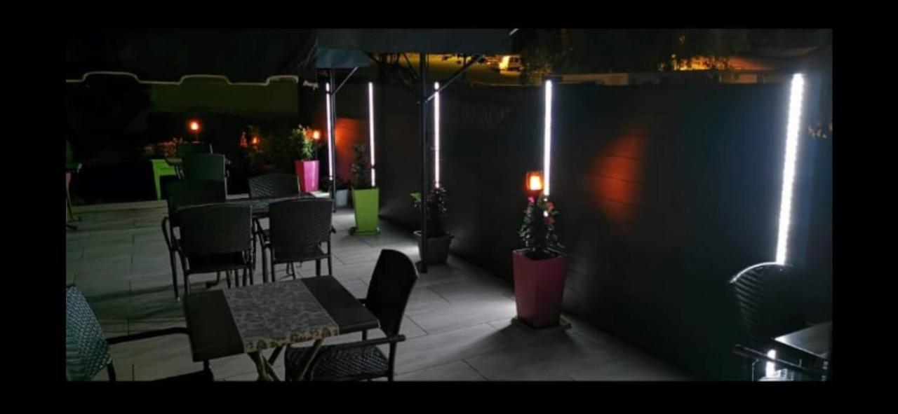 Hotel Le Bambi 보므 레 다므 외부 사진
